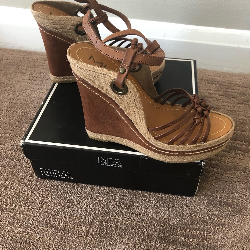 Wedged heel sandals brown